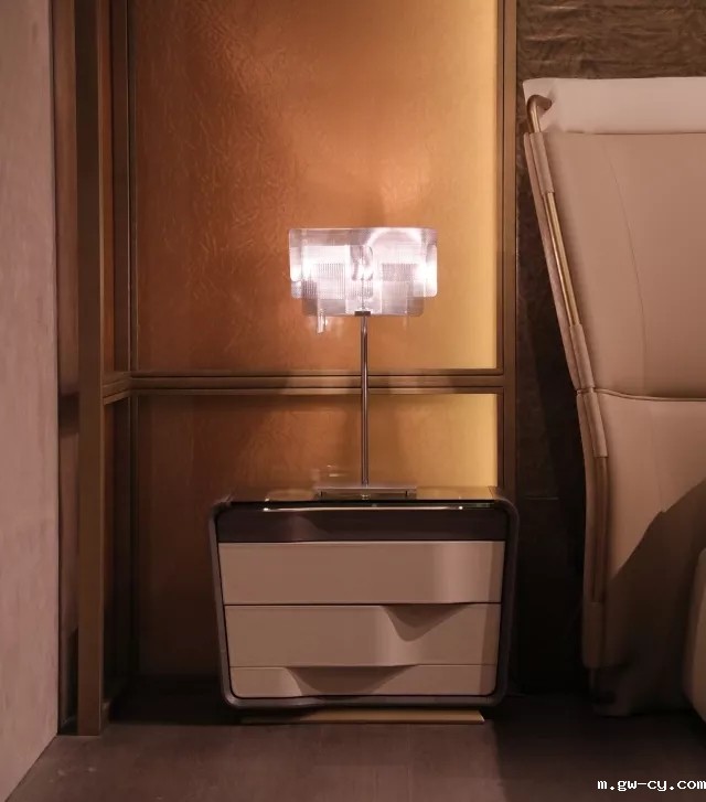 J&Abetway开户网站董事长/总设计师-姜峰先生 家具设计作品-J&A x Turri新品“铄”卧室及客厅系列在2018米兰国际家具展展出 J&Abetway开户网站董事长/总设计师-姜峰先生 家具设计作品-J&A x Turri新品“铄”卧室及客厅系列在2018米兰国际家具展展出