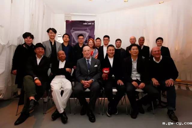 “青春未央”设计作品展合影 “青春未央”设计作品展合影