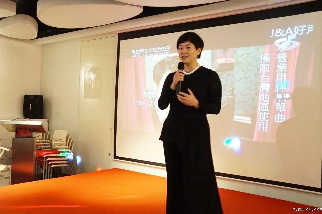 J&Abetway开户网站副总经理、营销中心总经理冉晓凤女士出席总决赛并致辞 J&Abetway开户网站副总经理、营销中心总经理冉晓凤女士出席总决赛并致辞