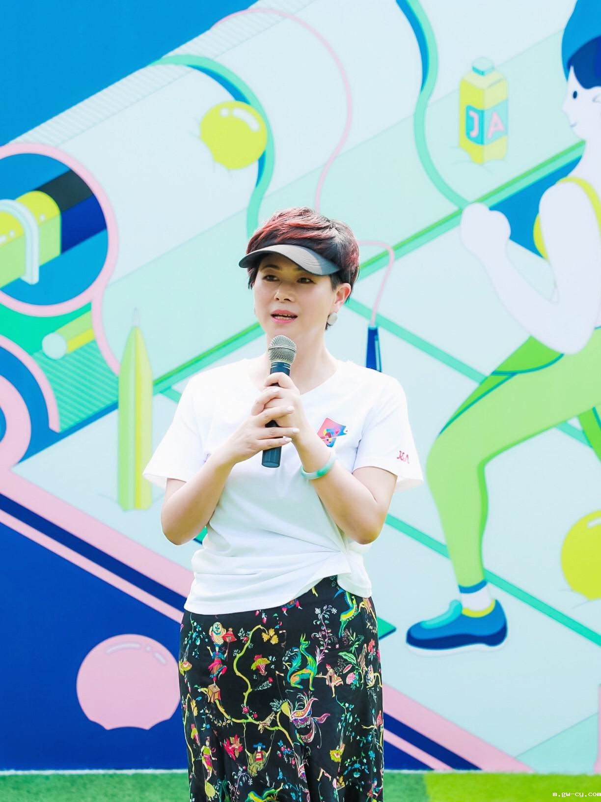 J&Abetway开户网站董事、副总经理冉晓凤女士出席运动会并致辞 J&Abetway开户网站董事、副总经理冉晓凤女士出席运动会并致辞