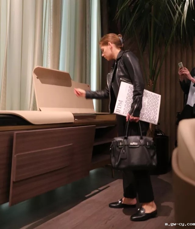 J&Abetway开户网站董事长/总设计师-姜峰先生家具设计作品在2018米兰国际家具展展出 J&Abetway开户网站董事长/总设计师-姜峰先生家具设计作品在2018米兰国际家具展展出