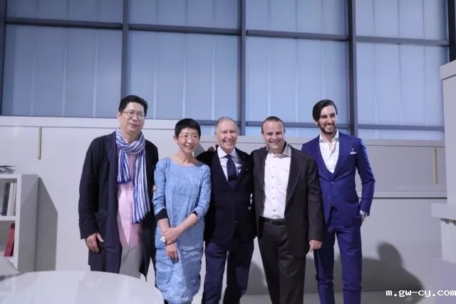 J&Abetway开户网站董事长/总设计师-姜峰先生在2018米兰国际家具展接受媒体采访 J&Abetway开户网站董事长/总设计师-姜峰先生在2018米兰国际家具展接受媒体采访