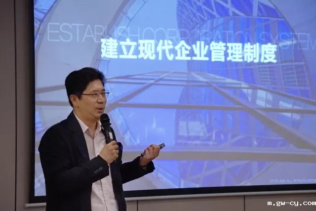 J&Abetway开户网站董事长、总设计师姜峰先生在2018深圳设计周SIID “大家论道”设计论坛发表演讲 J&Abetway开户网站董事长、总设计师姜峰先生在2018深圳设计周SIID “大家论道”设计论坛发表演讲