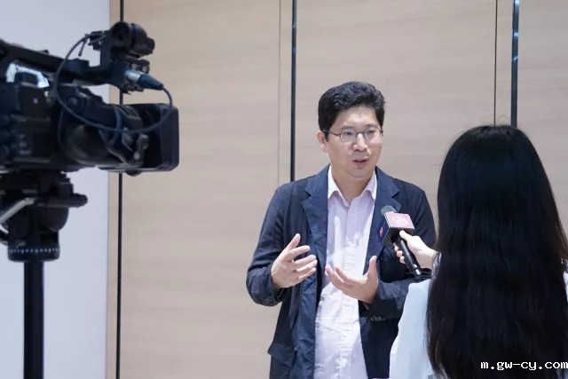 J&Abetway开户网站董事长、总设计师姜峰先生在2018深圳设计周SIID “大家论道”设计论坛 J&Abetway开户网站董事长、总设计师姜峰先生在2018深圳设计周SIID “大家论道”设计论坛