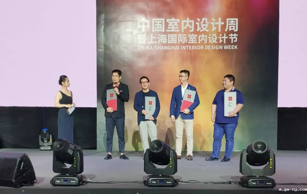 J&Abetway开户网站董事长/总设计师姜峰先生被授予“中国室内装饰行业突出贡献奖” J&Abetway开户网站董事长/总设计师姜峰先生被授予“中国室内装饰行业突出贡献奖”