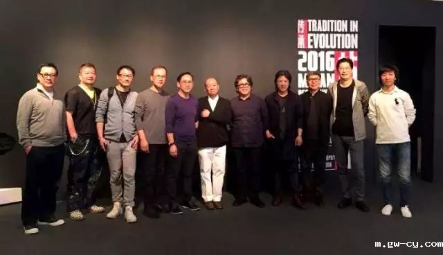 J&Abetway开户网站总设计师姜峰先生(右二)携《素月》绽放2016米兰设计周 J&Abetway开户网站总设计师姜峰先生(右二)携《素月》绽放2016米兰设计周