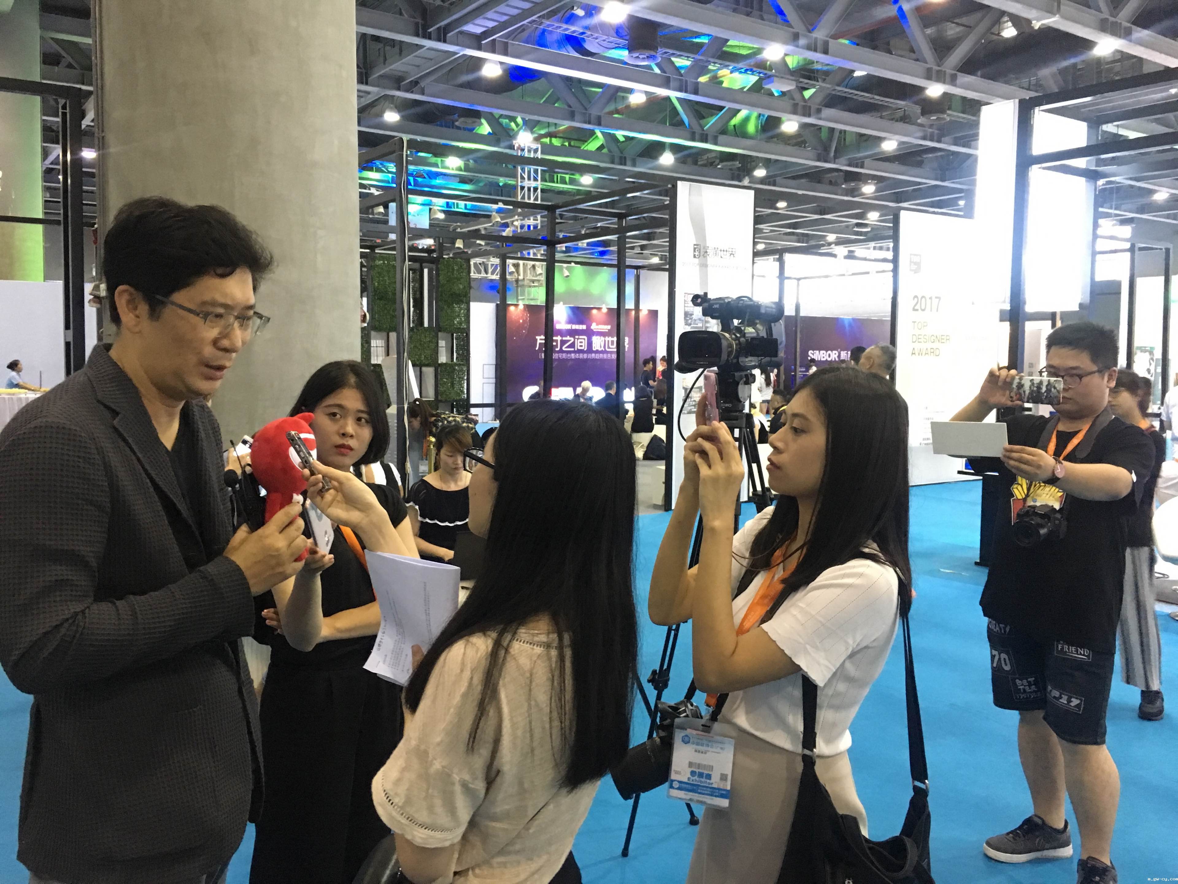 J&Abetway开户网站董事长/总设计师姜峰先生接受媒体采访 J&Abetway开户网站董事长/总设计师姜峰先生接受媒体采访