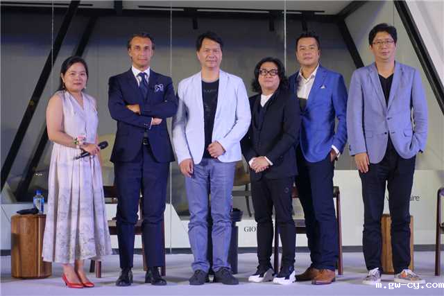 J&Abetway开户网站董事长/总设计师姜峰先生罗浮宫演讲合影 J&Abetway开户网站董事长/总设计师姜峰先生罗浮宫演讲合影