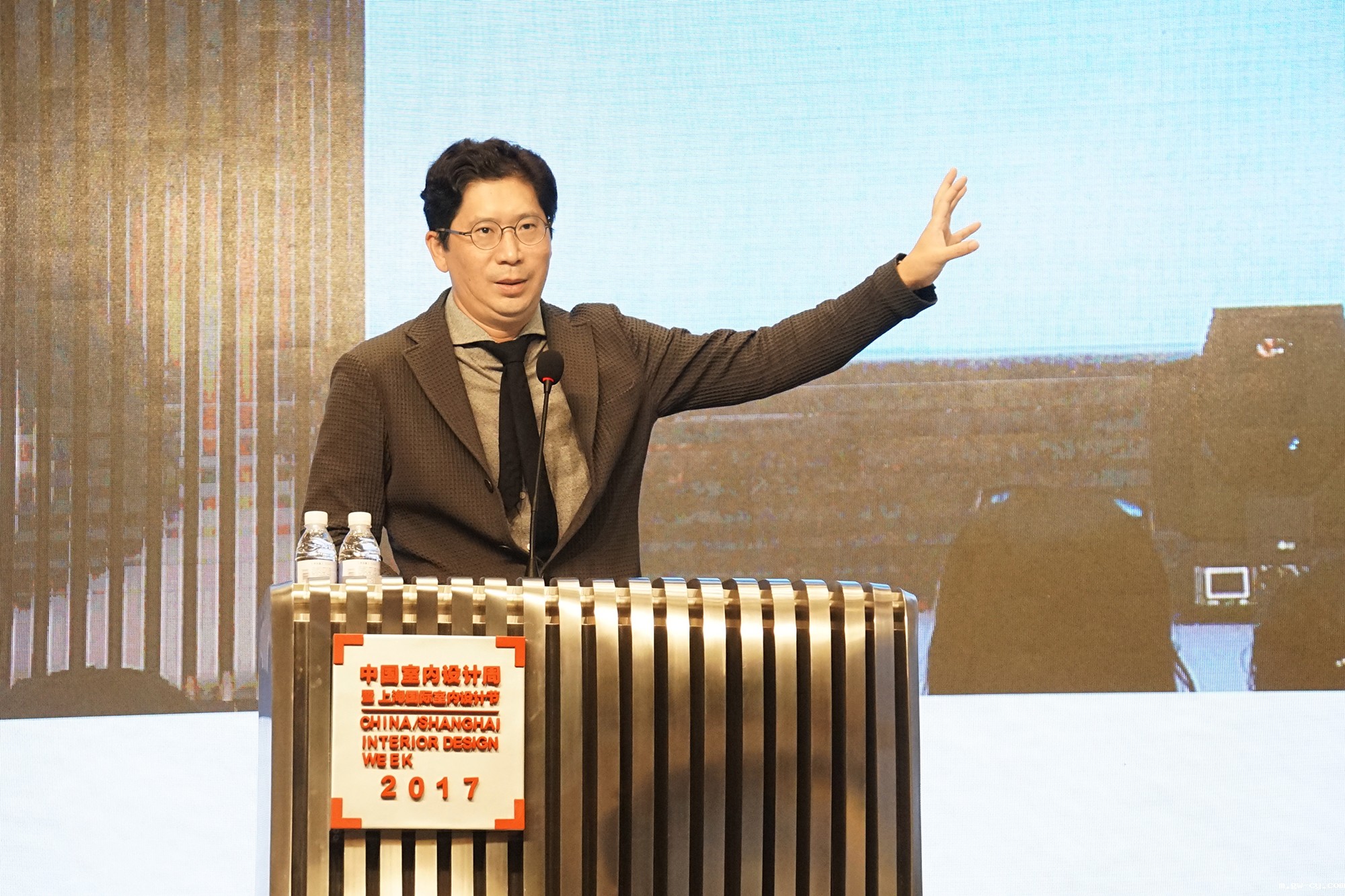 J&Abetway开户网站董事长/总设计师姜峰先生演讲 J&Abetway开户网站董事长/总设计师姜峰先生演讲