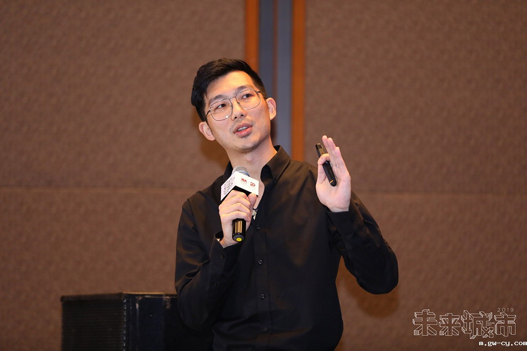 J&Abetway开户网站医养综合体事业部总经理周京京 The Third Stop Salon Event by J&A at Chengdu was Held Successfully