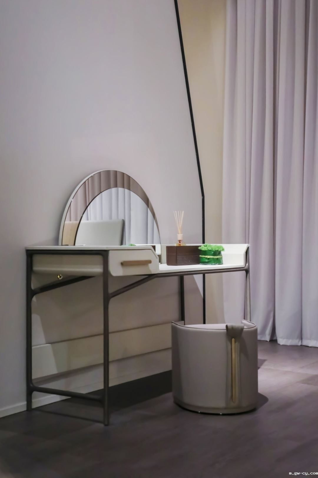 J&Abetway开户网站董事长、总设计师姜峰先生家具设计作品Vine“蔓”系列新品