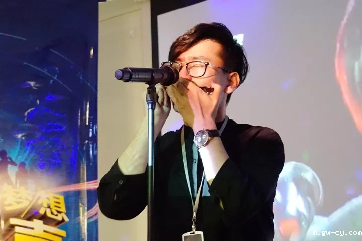 J&Abetway开户网站新歌声总决赛歌手独奏