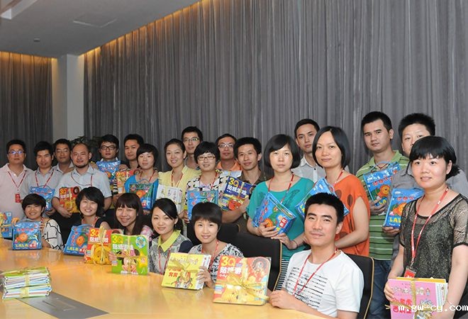 室内设计公司J&A关爱员工子女 赠送图书庆六一