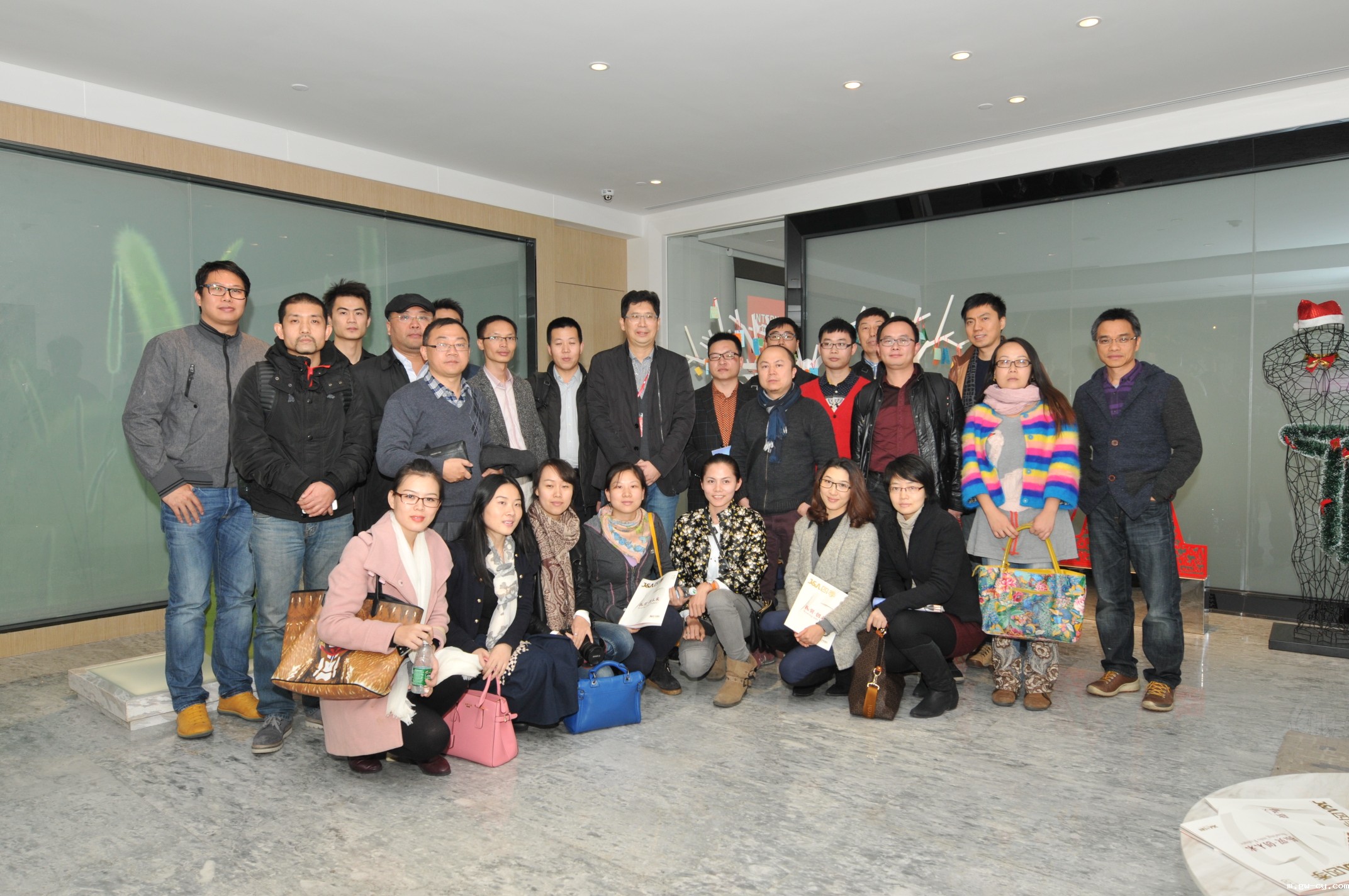 IDEA-TOPS艾特奖携手国内设计师前来J&Abetway开户网站参观交流